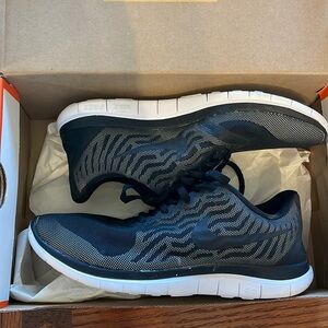 Black womens Nike FAree 4.0. Excellent condition.  Worn once.